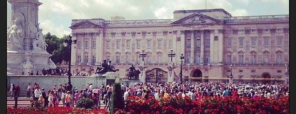 Buckingham Palace is one of Pleasure Spots in the UK.