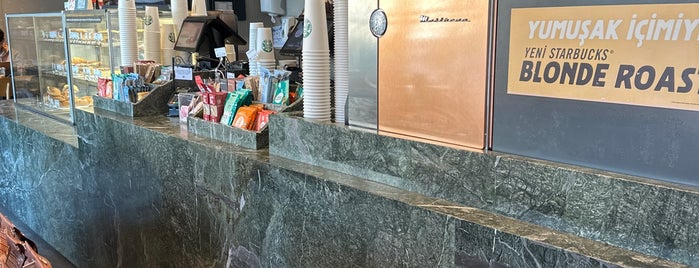 Starbucks Reserve is one of Tempat yang Disukai Samet.
