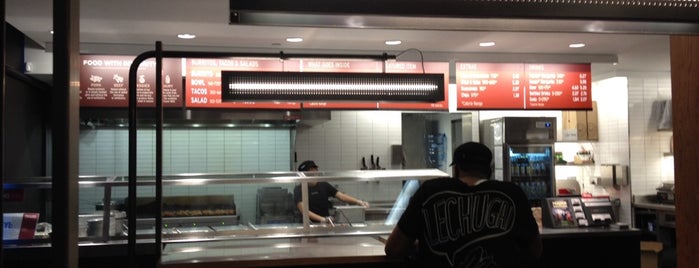Chipotle Mexican Grill is one of Locais salvos de JRA.
