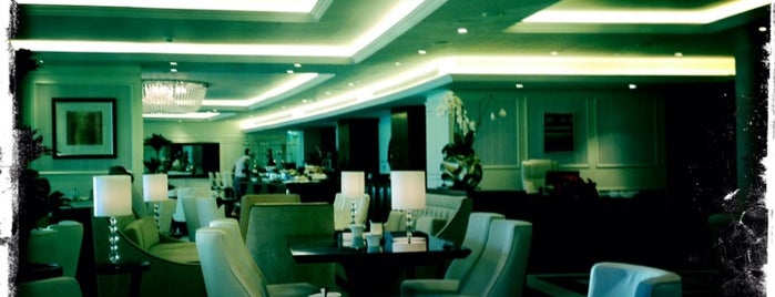 Waldorf Astoria Lounge is one of Orte, die Feras gefallen.