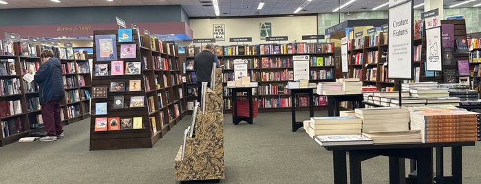 Barnes & Noble is one of Ev yakınında.