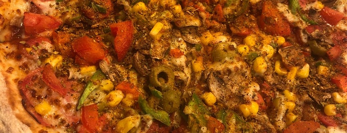 PizzaLazza Maltepe is one of Posti che sono piaciuti a Gül.