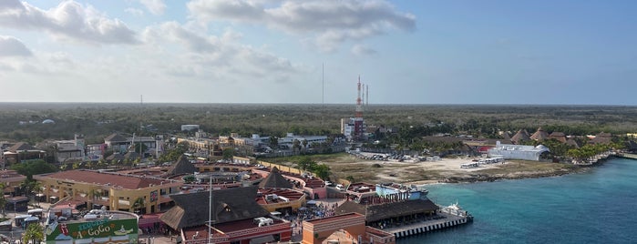 Port of Cozumel is one of Tempat yang Disukai Jackie.