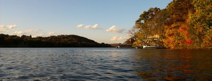 Lake Quinsigamond is one of Worcester.
