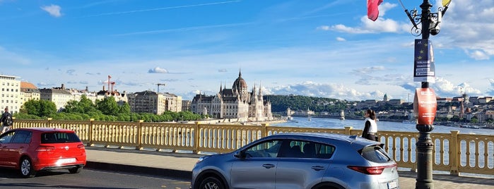 Margit híd is one of Sightseeing in Budapest.