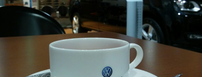 Volkswagen 新宿 is one of Car dealer.