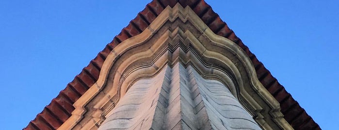 C. C. Avenida is one of Braga Guitarraes Portugal.