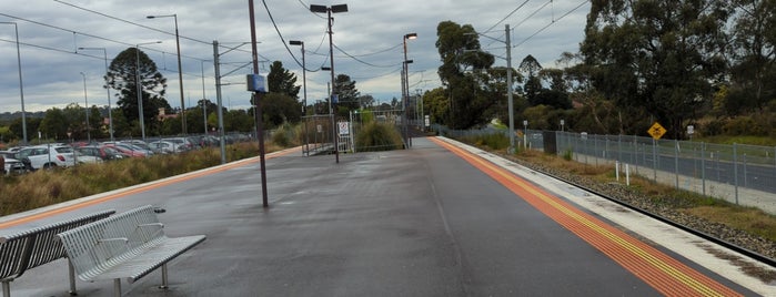 Beaconsfield Station is one of City to Pakenham.