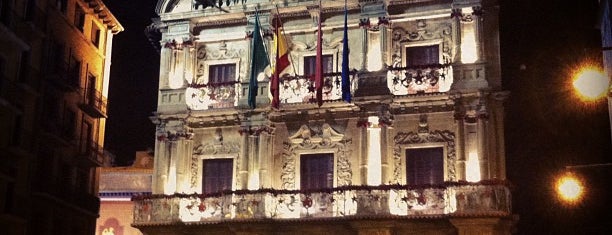 Ayuntamiento de Pamplona is one of Tempat yang Disukai Daniele.