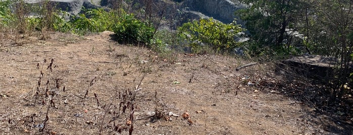 Luck Stone Quarry Overlook is one of Locais curtidos por Rory.