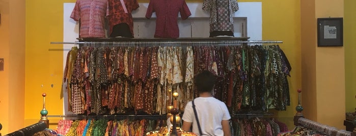 Galery Batik "Gunawan Setiawan" Yogyakarta is one of Souvenir & Shoping Center.