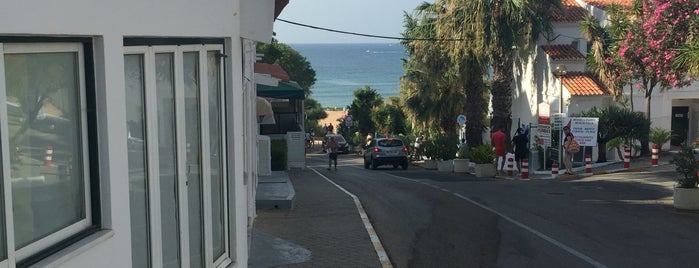 Praia Azul is one of สถานที่ที่ Tristan ถูกใจ.