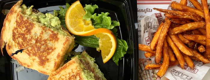 The Habit Burger Grill is one of Ahmet : понравившиеся места.