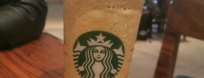 Starbucks is one of Ricardoさんのお気に入りスポット.