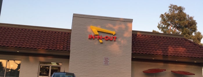 In-N-Out Burger is one of Ron'un Beğendiği Mekanlar.