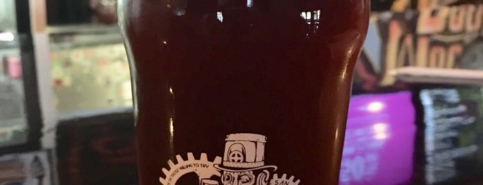 Mad Pecker Brewing Co. is one of Lugares favoritos de Ron.