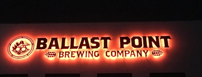 Ballast Point Brewing & Spirits is one of Lugares favoritos de Ron.