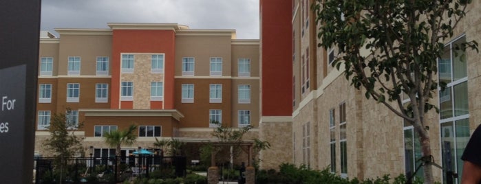 Homewood Suites by Hilton is one of Lugares favoritos de Ron.