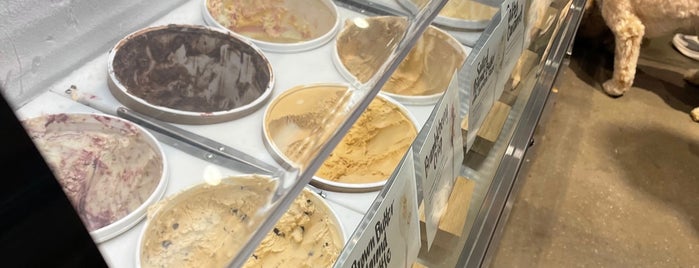 Jeni's Splendid Ice Creams is one of Locais curtidos por Ron.