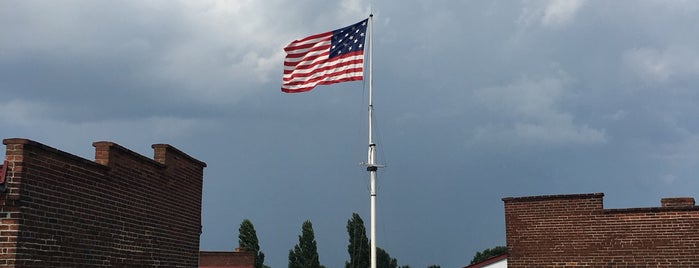 Fort McHenry National Monument and Historic Shrine is one of Tempat yang Disukai Ron.