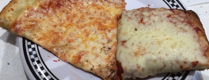 Jimmy Brooklyn's Pizza Parlor is one of Locais salvos de Ed.