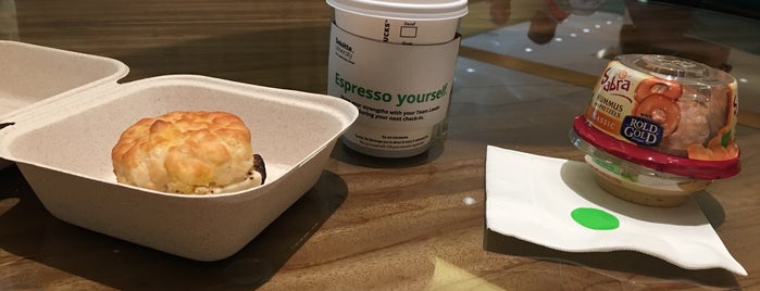 Starbucks is one of Tempat yang Disukai Manuel Ernesto.