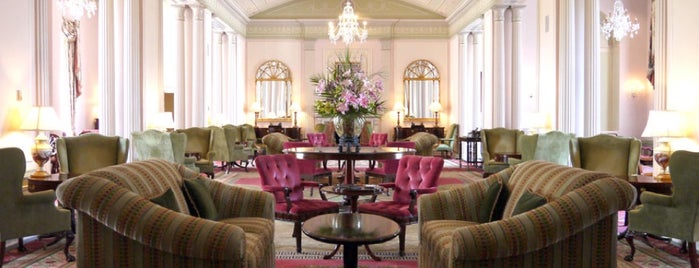 Fairmont Gold Lounge is one of Attiさんのお気に入りスポット.