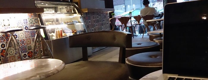 JAVA JAVA Coffee & Tea Lounge is one of Startup Friendly Coffee Shops in Hong Kong.