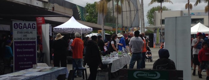 Otara town centre is one of Lugares favoritos de Nate.