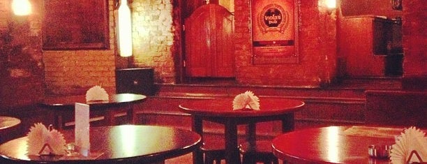 Viola's Pub is one of Lugares guardados de Ruslan.