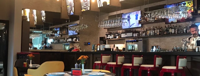 New York Restaurant & Bar is one of Lugares favoritos de Ulas.