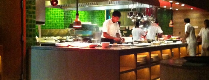 Kitchen @ W Retreat & Spa Maldives is one of Yaron'un Kaydettiği Mekanlar.