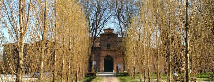 Villa Torlonia is one of Lieux qui ont plu à MOTORDIALOG.
