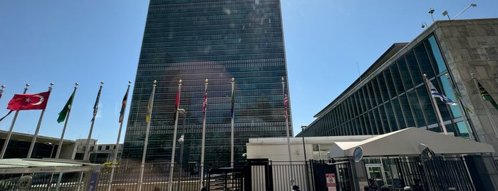United Nations Secretariat Building is one of Manhattan Architecture.