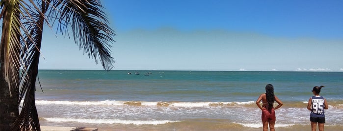 Praia de Manguinhos is one of Tempat yang Disukai Henrique.