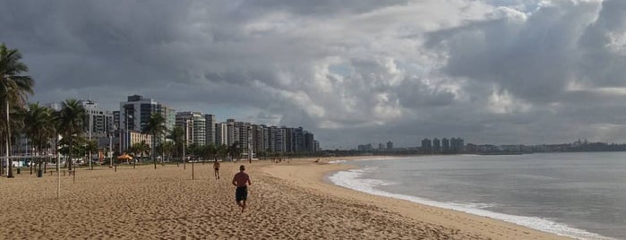 Praia de Camburi is one of Lugares favoritos de Henrique.