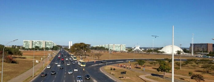 Explanada de los Ministerios is one of Lugares favoritos de Henrique.