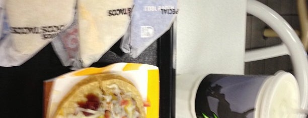 Taco Bell is one of Deimosさんのお気に入りスポット.