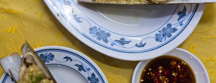 Tian Tian Seafood Restaurant 天天海鲜 is one of Reliable Supper Spots in Singapore.