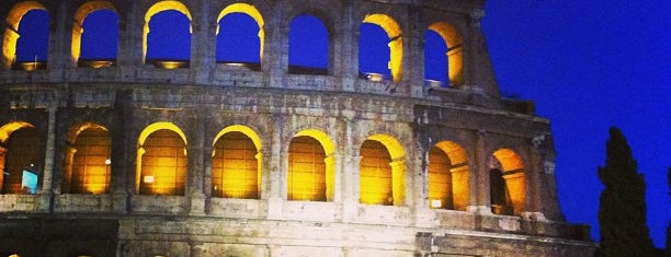 Колизей is one of Rome.
