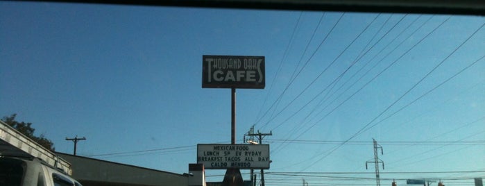 Thousand Oaks Cafe II is one of สถานที่ที่ Sandra ถูกใจ.