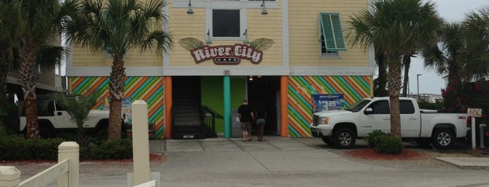 River City Cafe is one of สถานที่ที่บันทึกไว้ของ Lizzie.