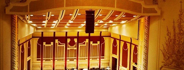 Heinz Hall is one of Brianさんのお気に入りスポット.