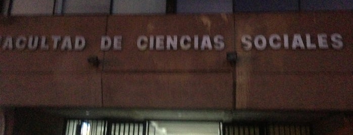 Facultad de Ciencias Sociales Universidad de Chile is one of Posti che sono piaciuti a Paola.