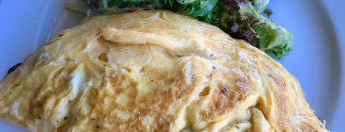 Cafe de France is one of top places to eat coogee.