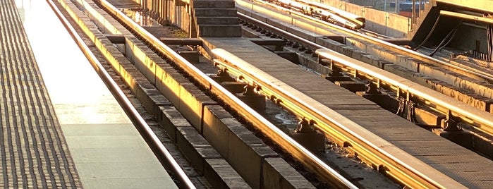 Batımerkez Metro İstasyonu (M3) is one of ALIŞVERİŞ MERKEZLERİ.