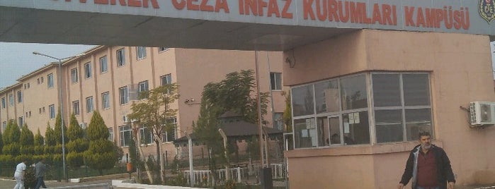 Siverek T Tipi Ceza İnfaz Kurumu is one of สถานที่ที่ murat alper ถูกใจ.