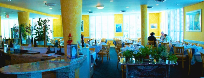 Capri Italian Restaurant is one of Lugares favoritos de Max.