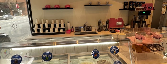Scoops Dessert Bar is one of Chicago.