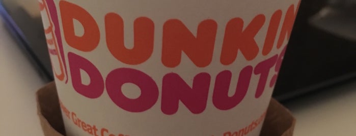 Dunkin' is one of Tamerさんのお気に入りスポット.